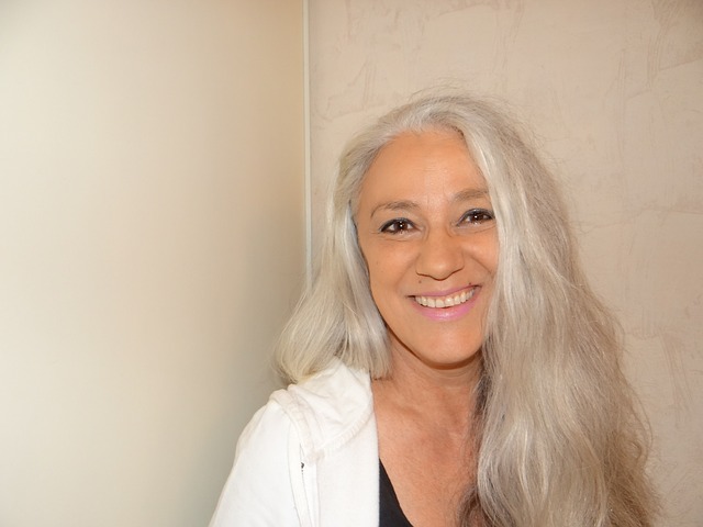 Mujer de pelo gris