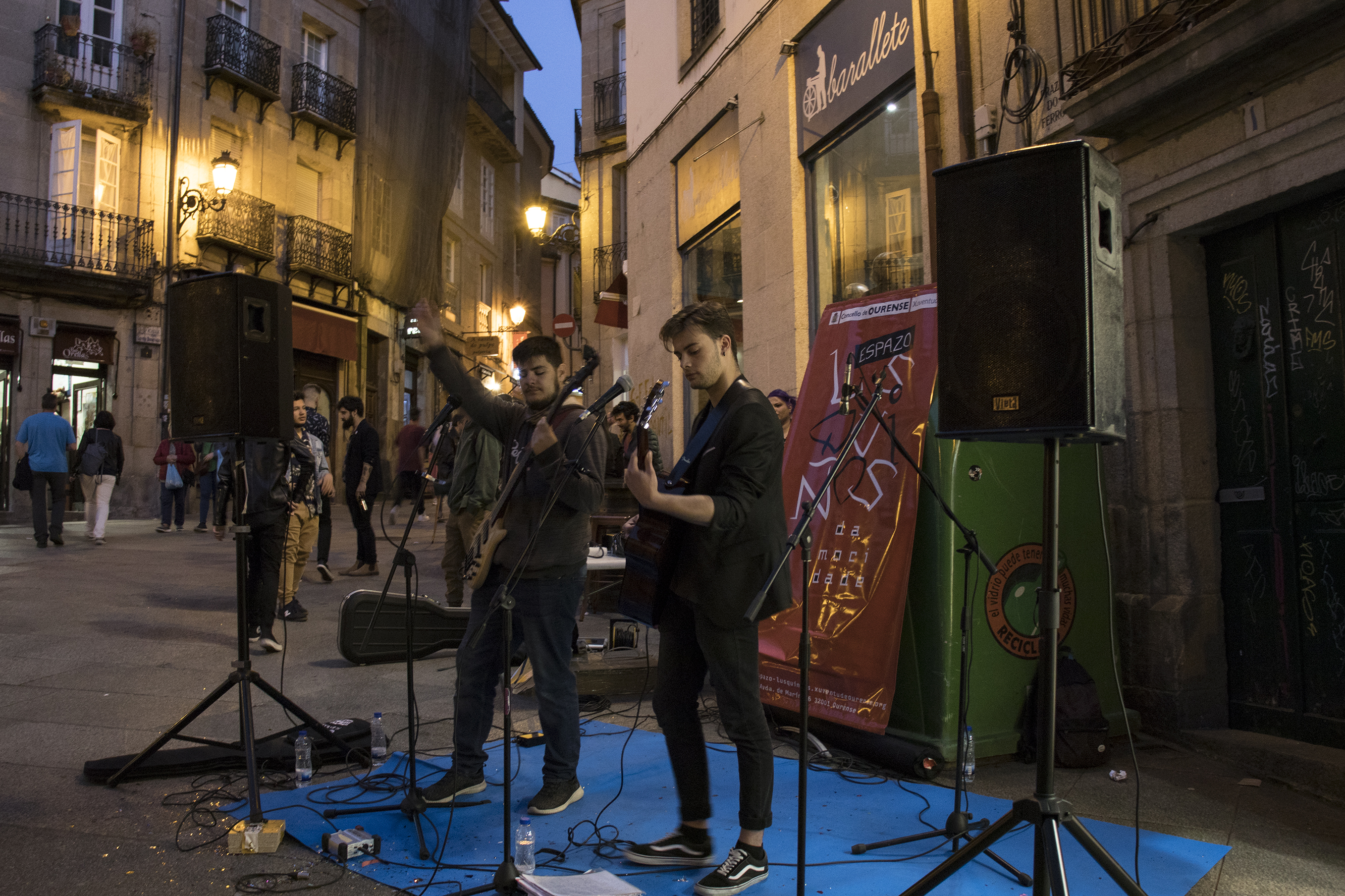 Concierto de Mind the Gap en la Shopping Night