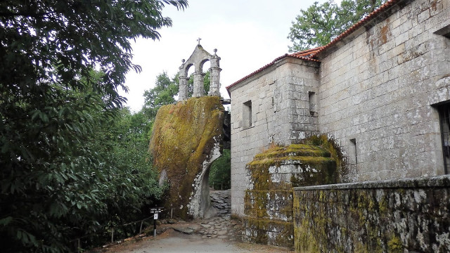 Monasterio de San Pedro de Rocas-vinosycaminos